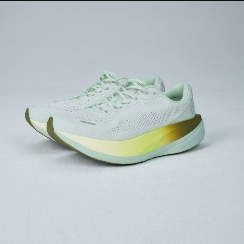 Professional Running Shoes Men - đánh giá và giá Outdoor Sport Flooring